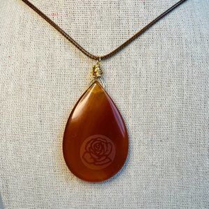 Artisan Carnelian Gemstone Tear Drop Rose Etched Pendant Rope Necklace 8.5” dia
